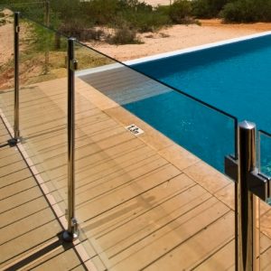 custom-glass-pool-fencing